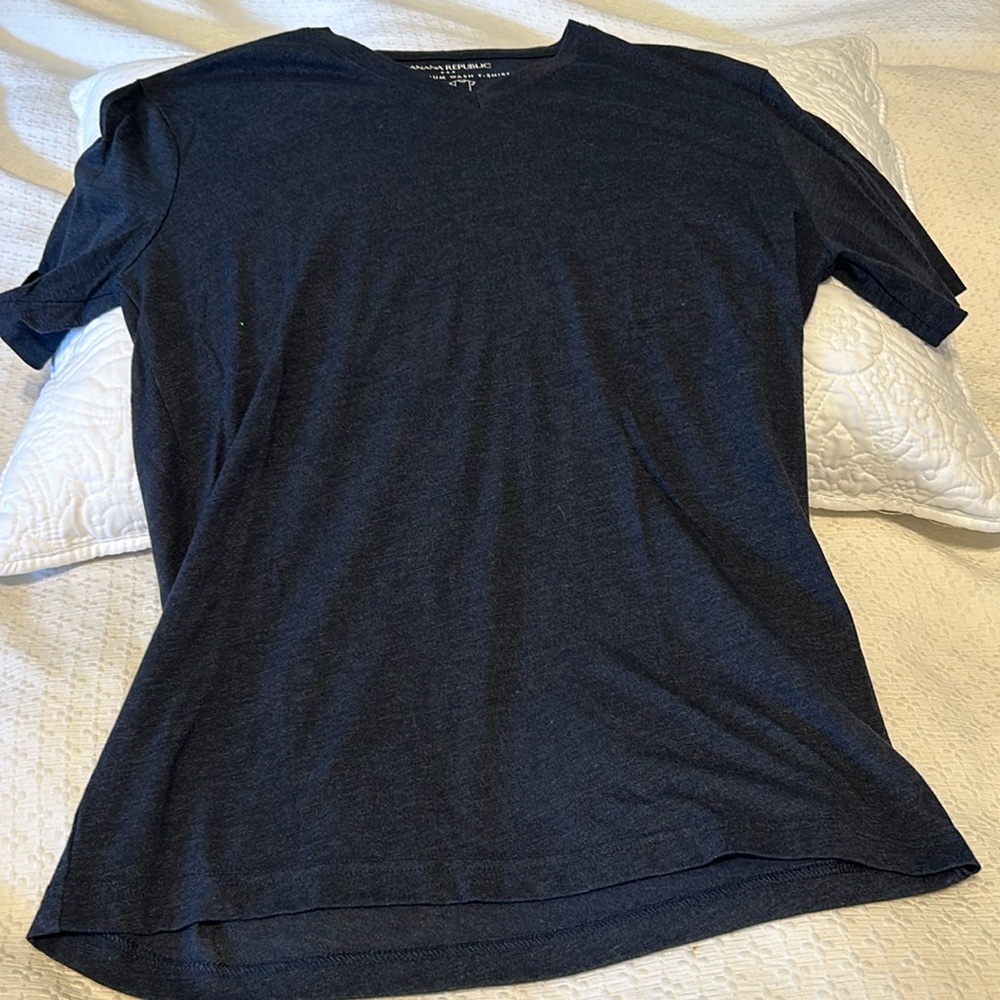 Men’s small Banana Republic tee; new without tags